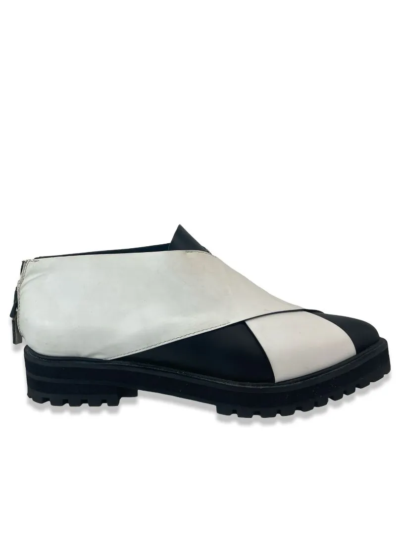 Proenza Schouler White / Black Leather Flats. Size: 38