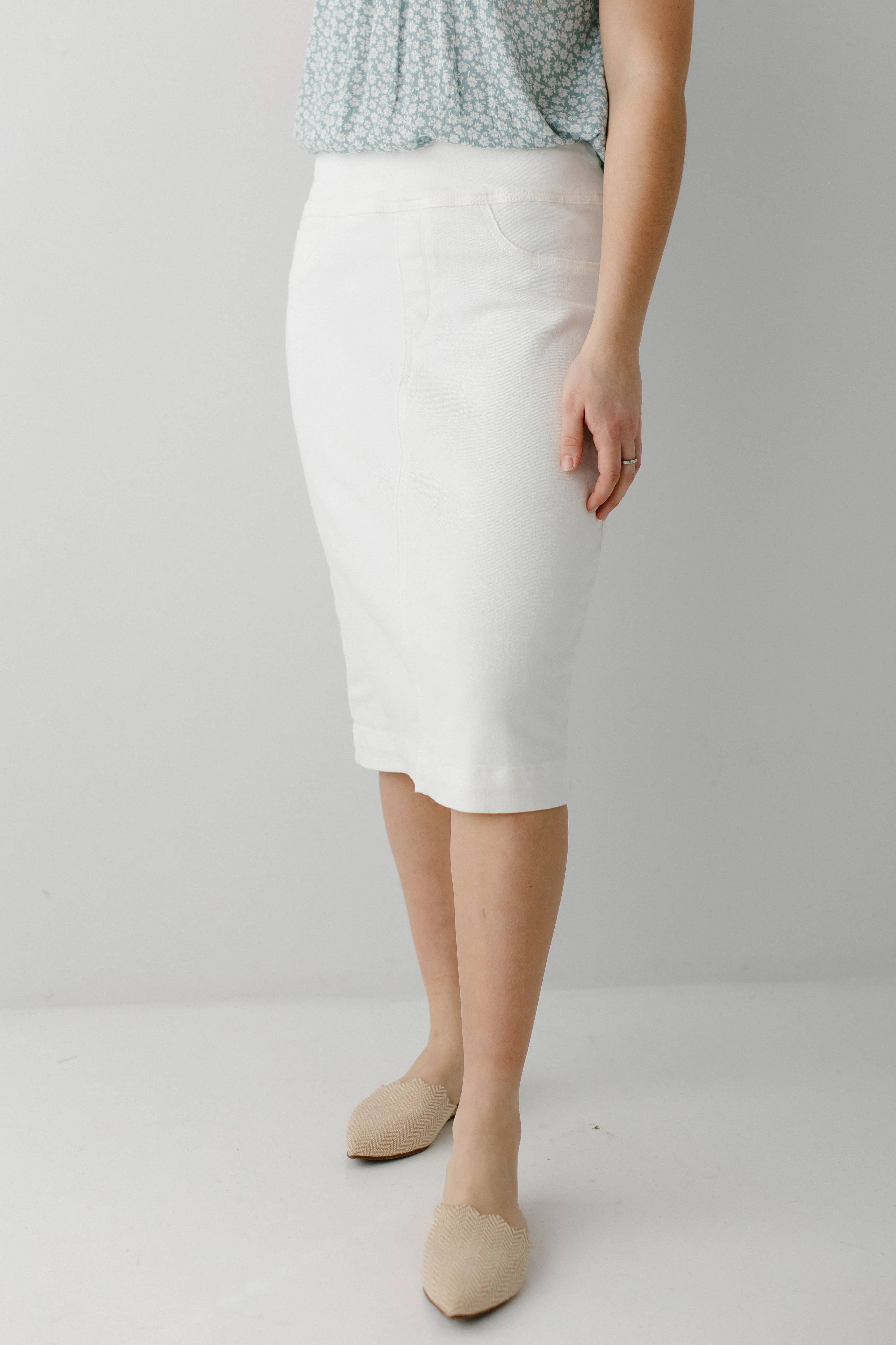 'Sara' Stretch Denim Skirt in Ivory