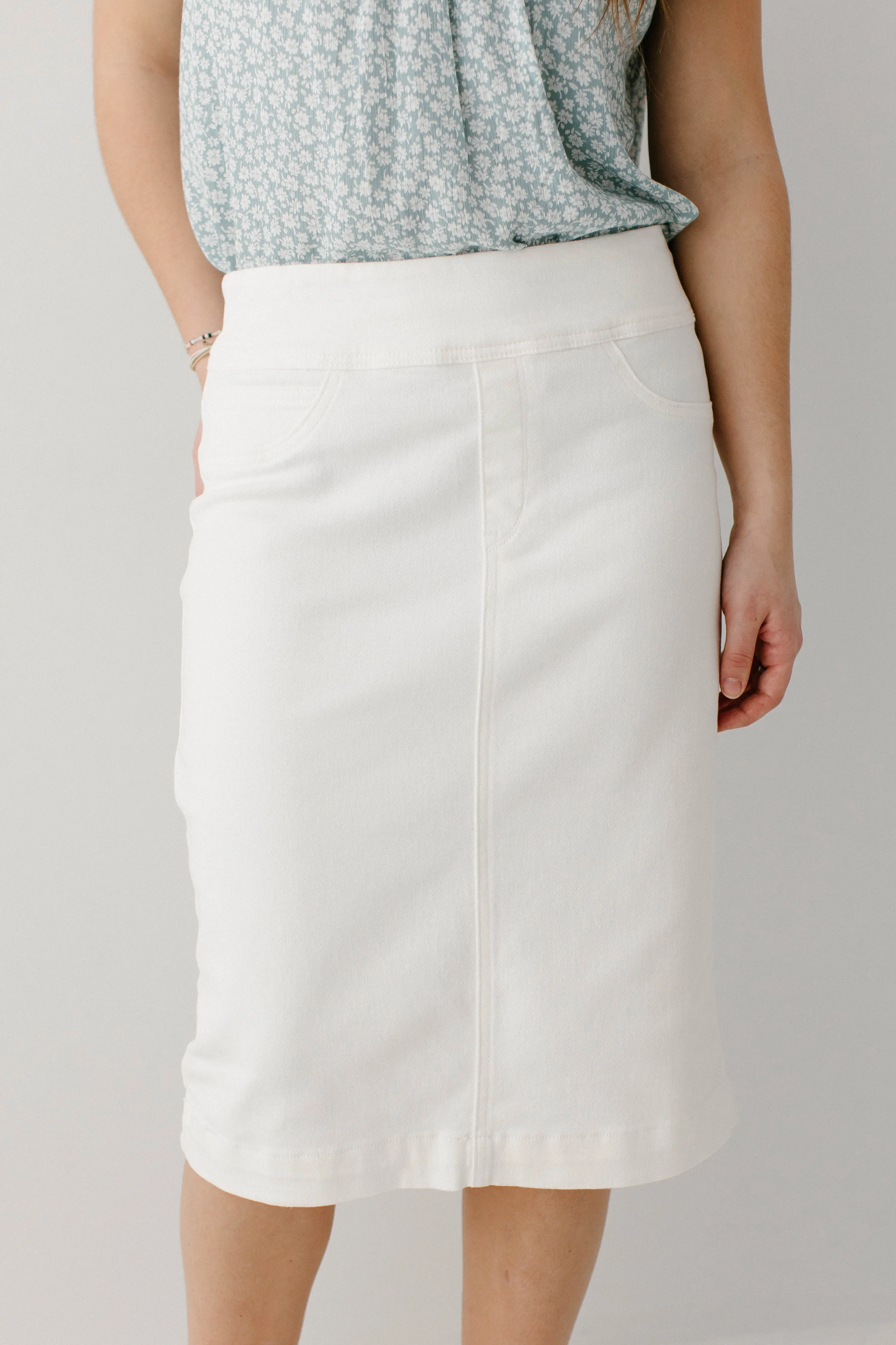 'Sara' Stretch Denim Skirt in Ivory