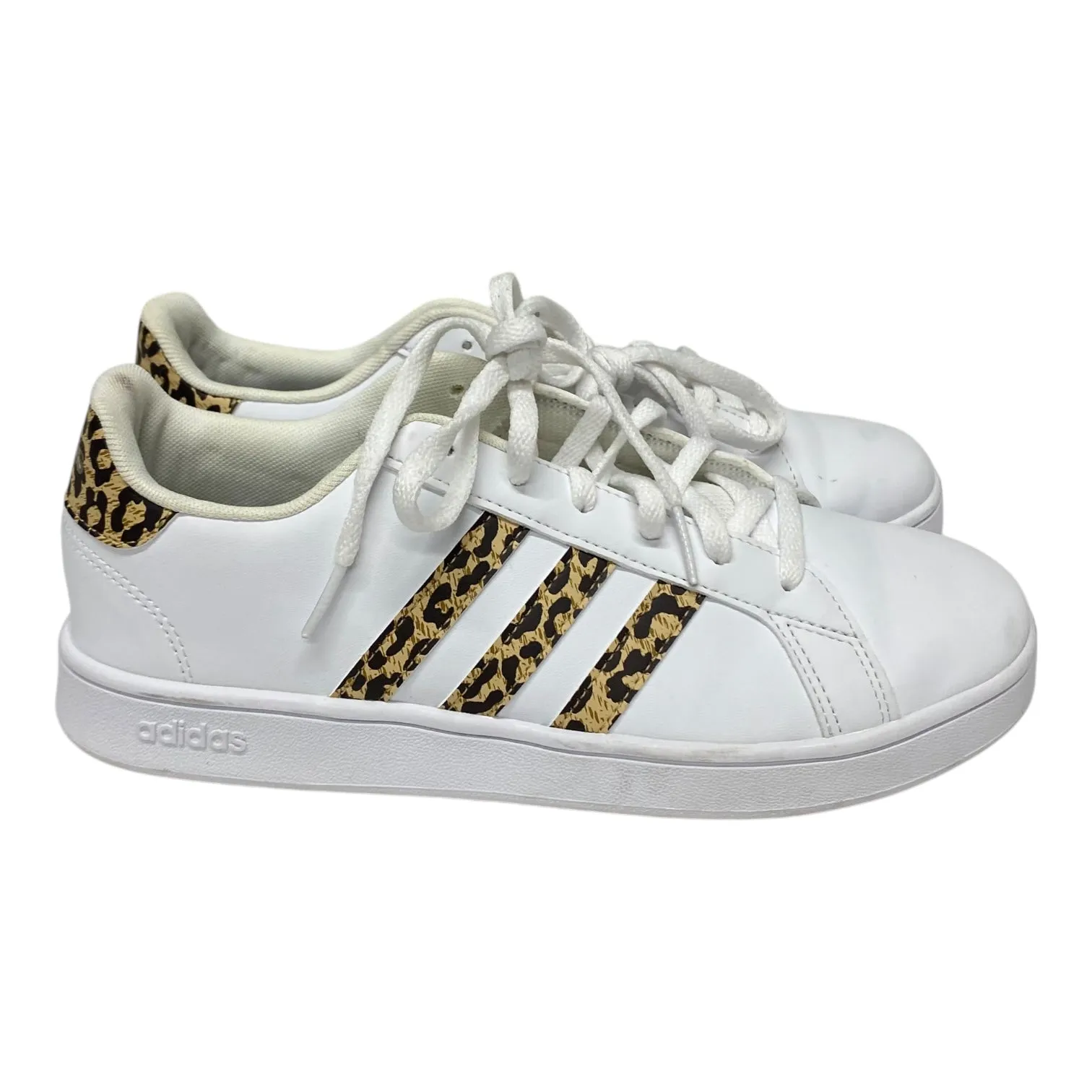 Shoes Flats By Adidas In White, Size:6